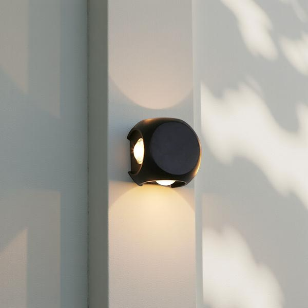 CROSSCUBE OUTDOOR WALL LIGHT