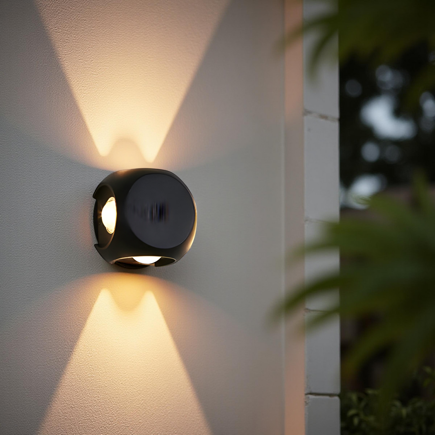 CROSSCUBE OUTDOOR WALL LIGHT