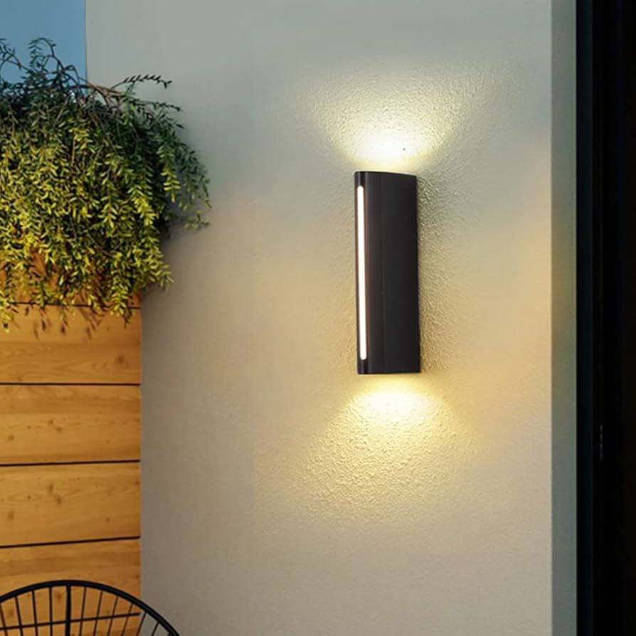 SLEEK OUTDOOR LIGHT
