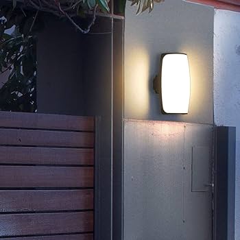 OUTDOOE WALL LIGHT