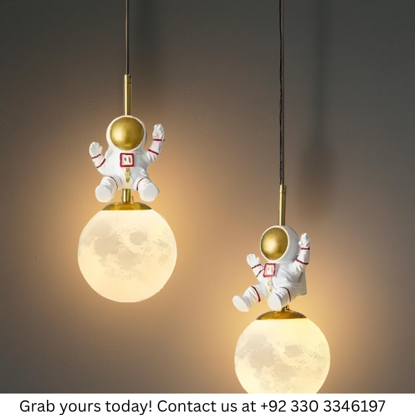 ASTRONAUT HANGING LIGHT