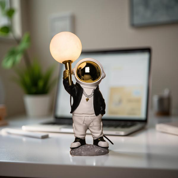 HIP HOP ASTRONAUT TABLE LAMP