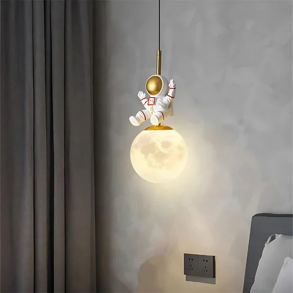 ASTRONAUT HANGING LIGHT