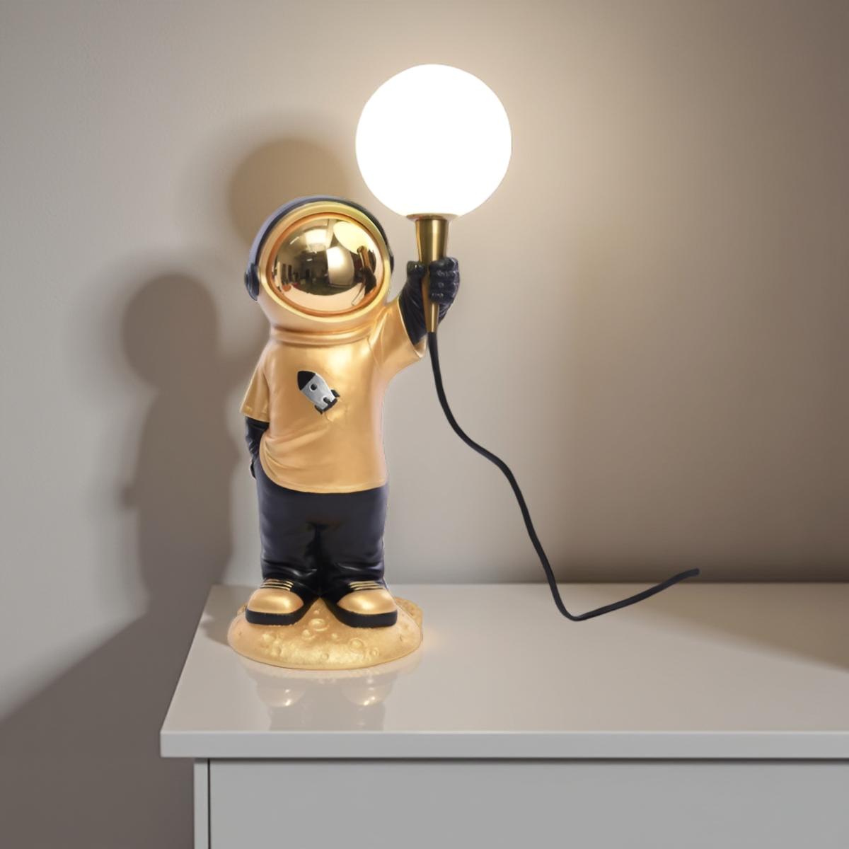 ASTRONAUT TABLE LAMP