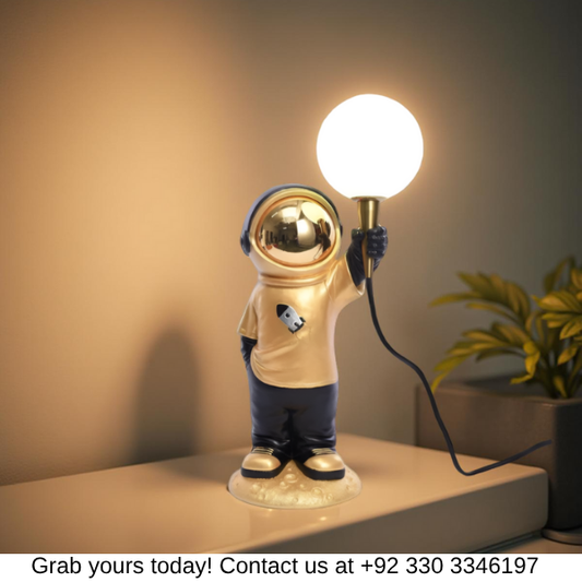 ASTRONAUT TABLE LAMP