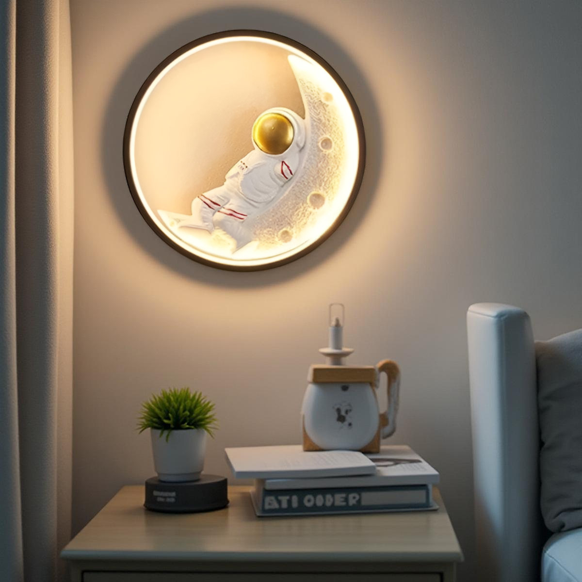 ASTRONAUT WALL LIGHT