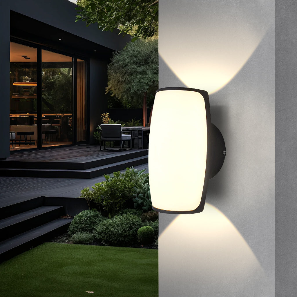 OUTDOOE WALL LIGHT