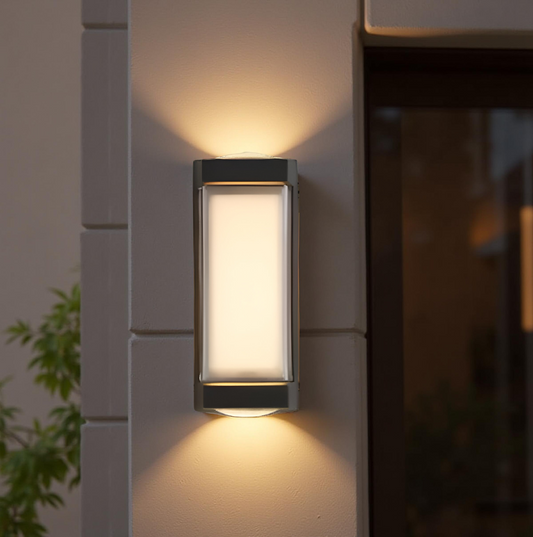 CURVED OUTDOOR LIGHT