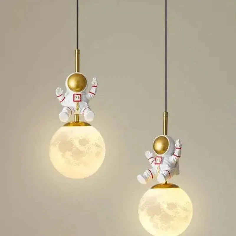 ASTRONAUT HANGING LIGHT