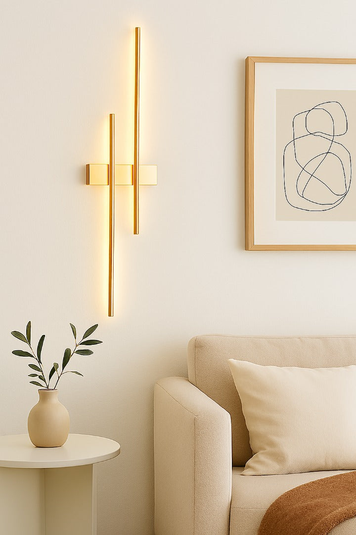 MINIMALIST VERTICAL WALL LIGHT
