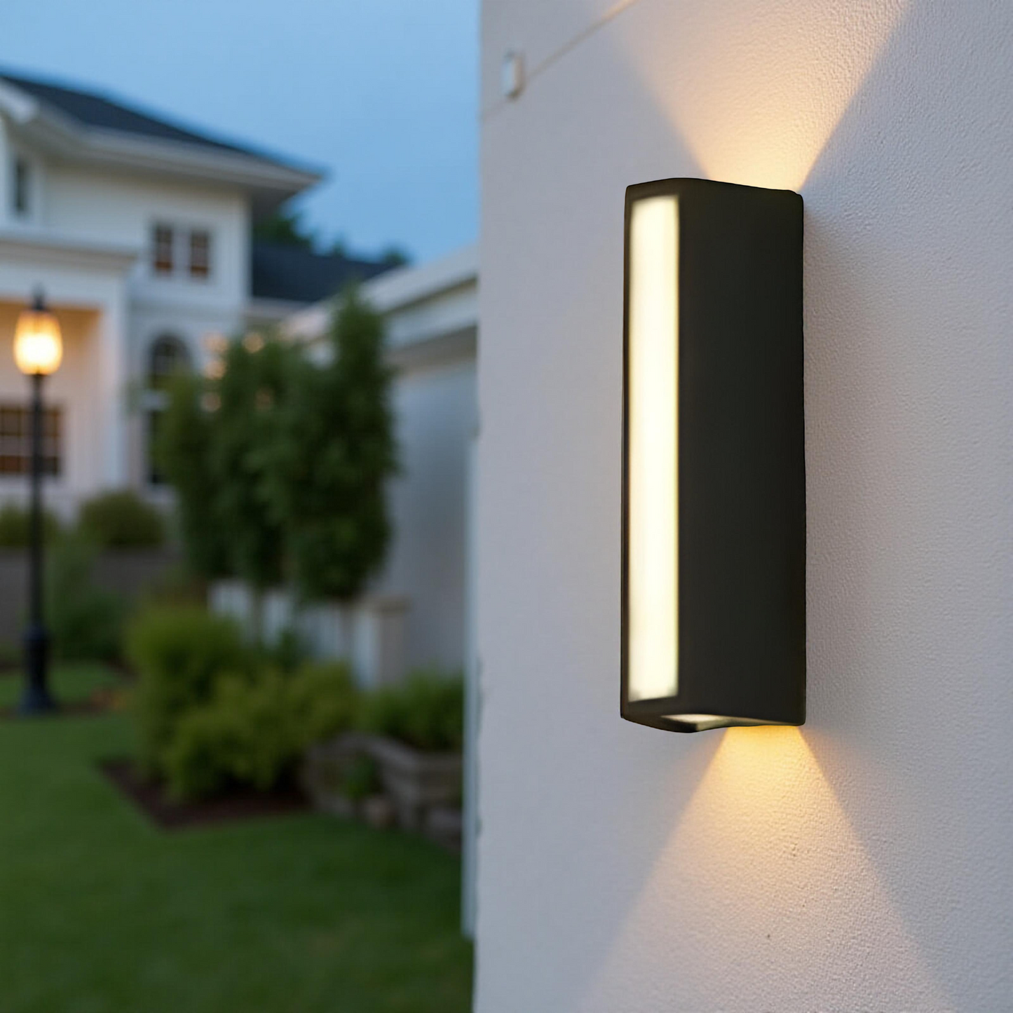 SLEEK OUTDOOR LIGHT