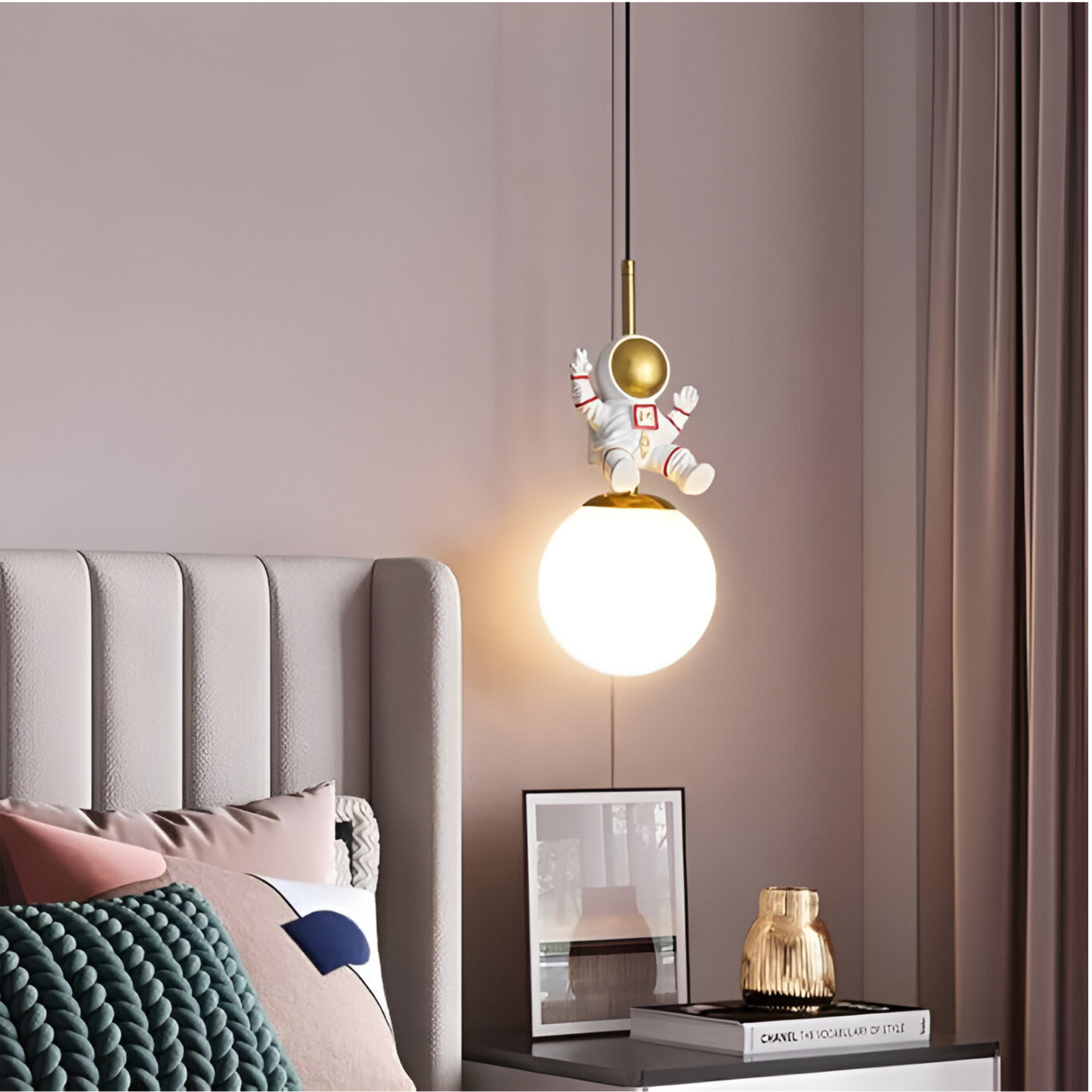 ASTRONAUT HANGING LIGHT