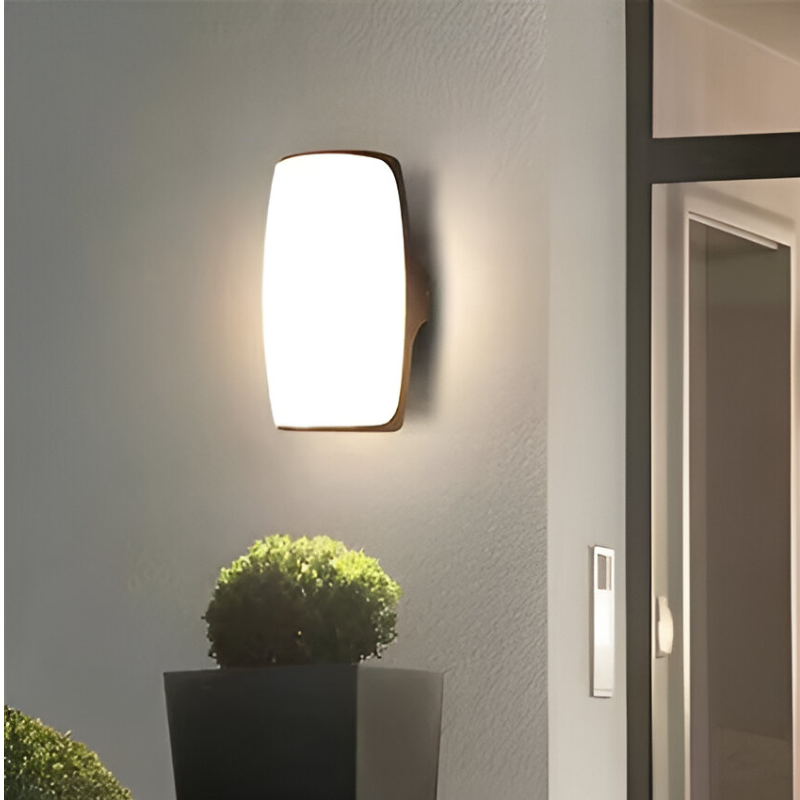 OUTDOOE WALL LIGHT