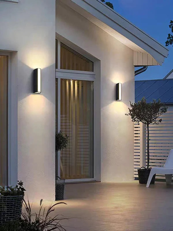SLEEK OUTDOOR LIGHT
