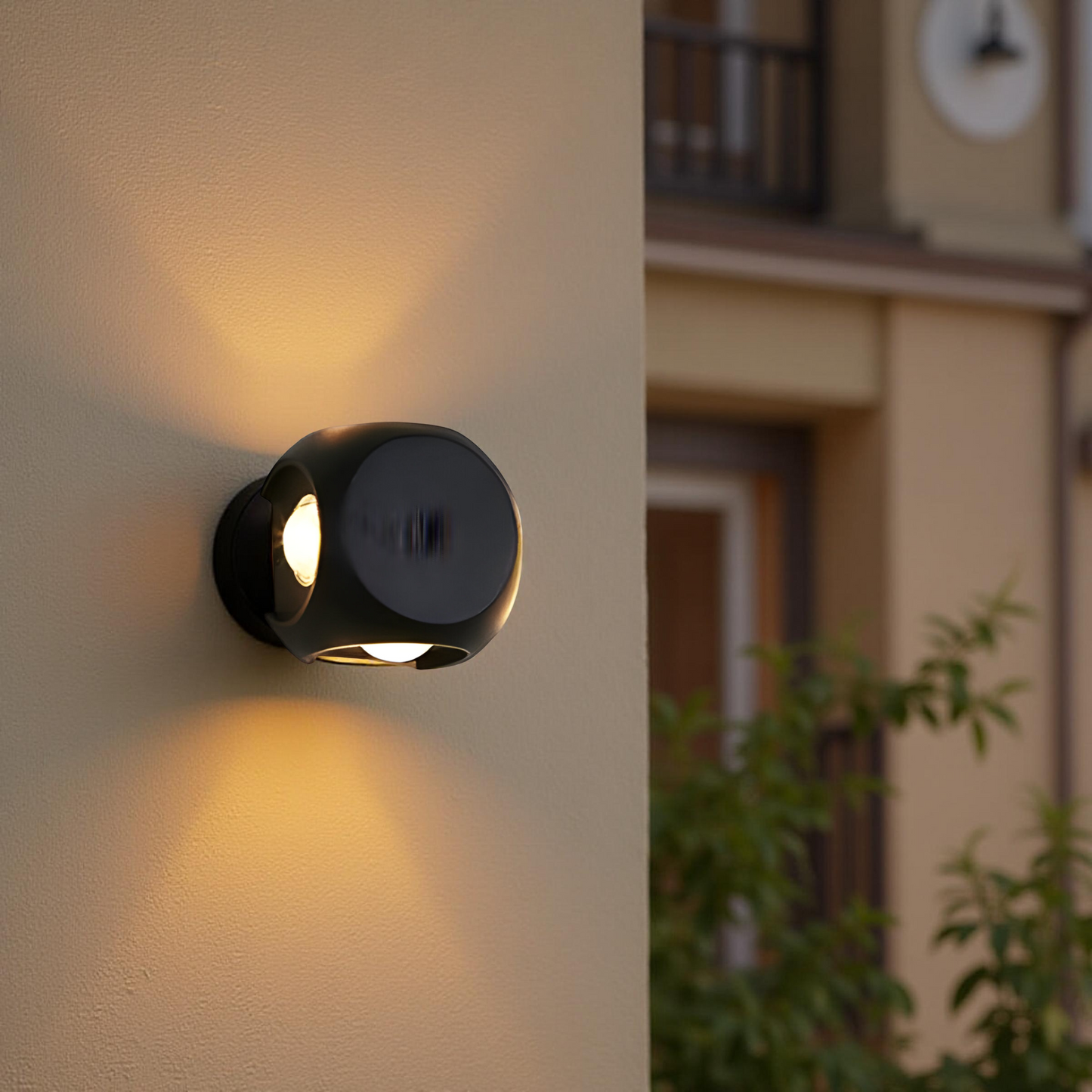 CROSSCUBE OUTDOOR WALL LIGHT