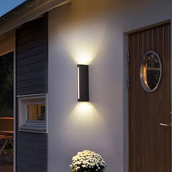 SLEEK OUTDOOR LIGHT