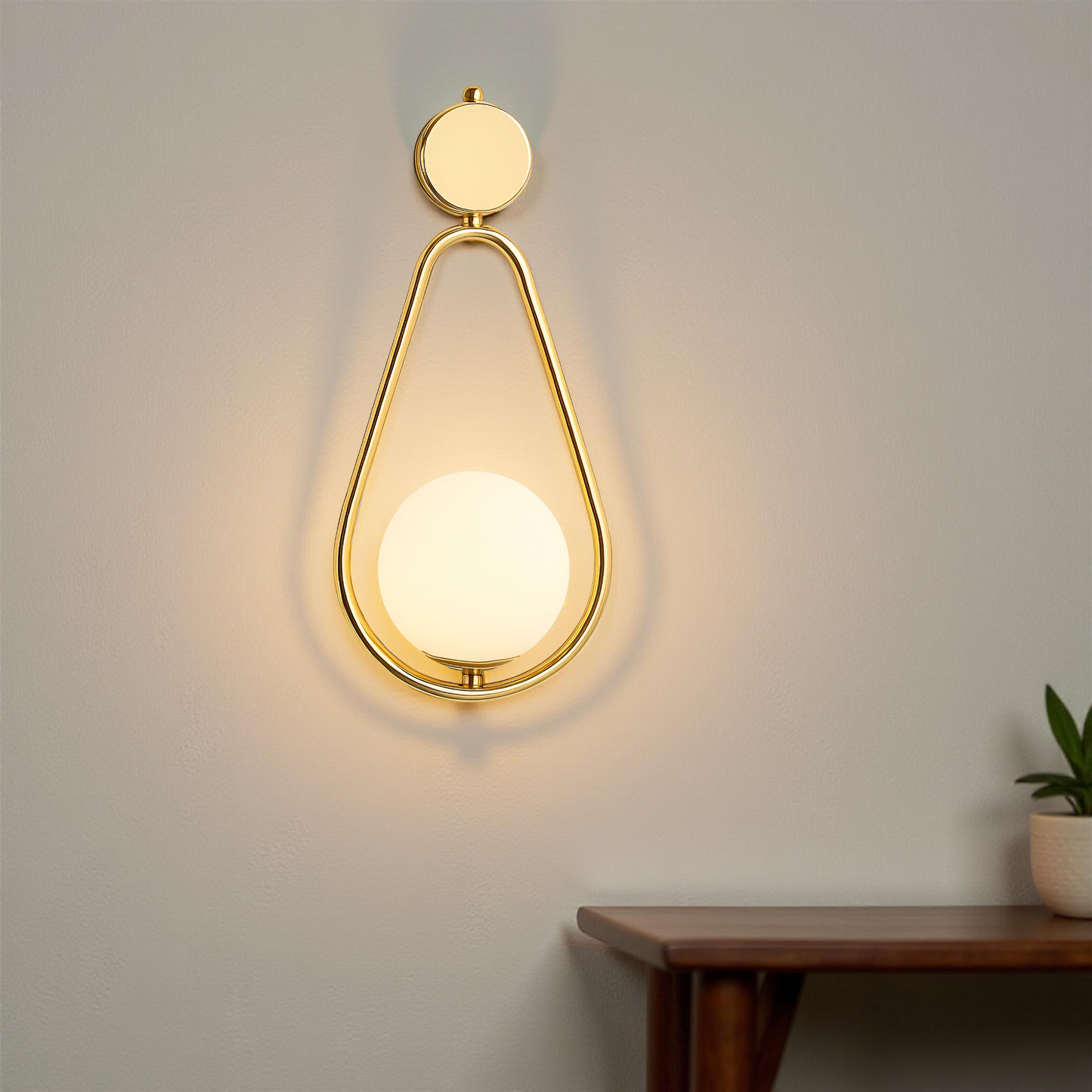 ELEGANT GOLDEN DROP WALL LIGHT