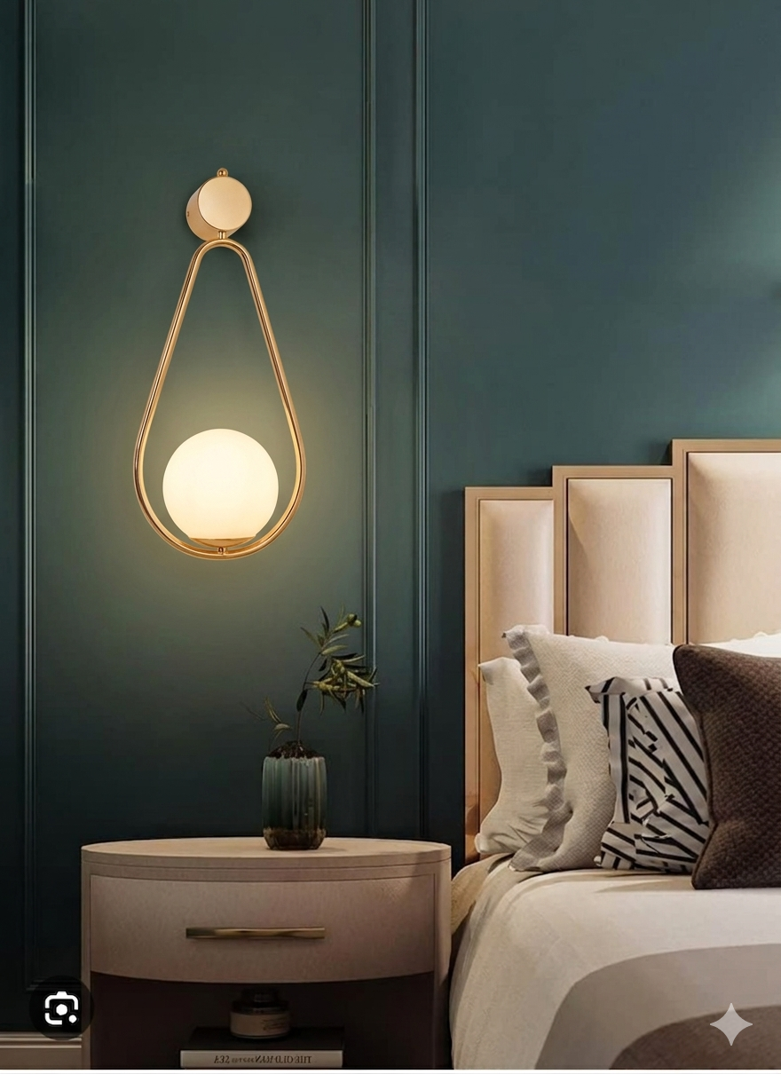 ELEGANT GOLDEN DROP WALL LIGHT