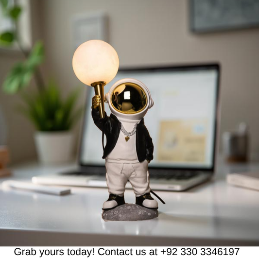 HIP HOP ASTRONAUT TABLE LAMP