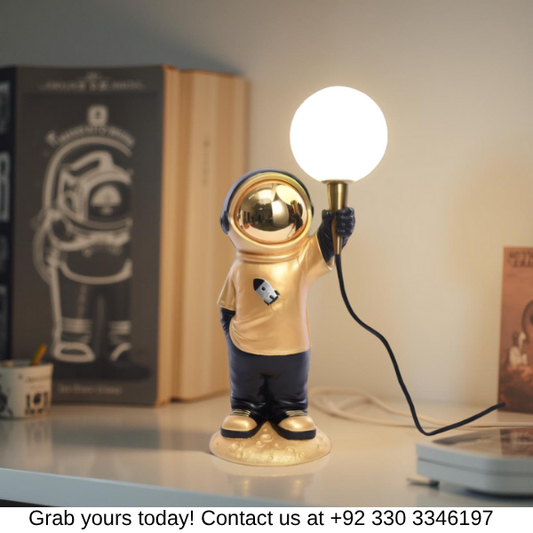 ASTRONAUT TABLE LAMP