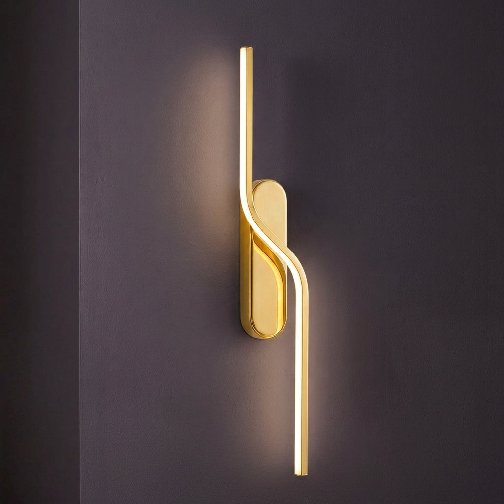 MINIMALIST GOLDEN WALL LIGHT