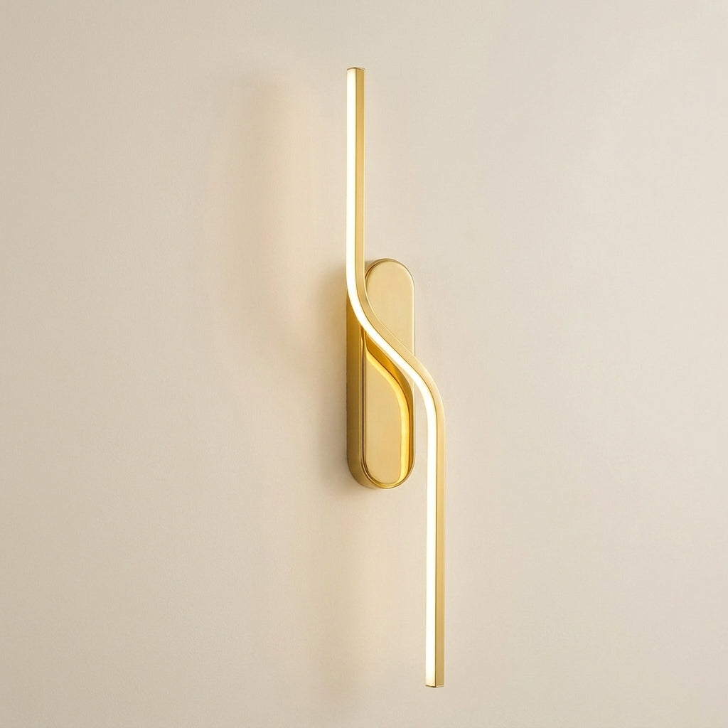 MINIMALIST GOLDEN WALL LIGHT