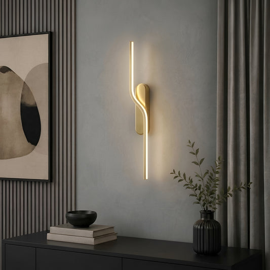 MINIMALIST GOLDEN WALL LIGHT