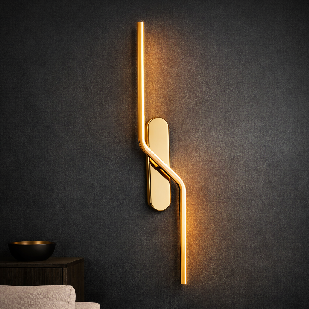 MINIMALIST GOLDEN WALL LIGHT