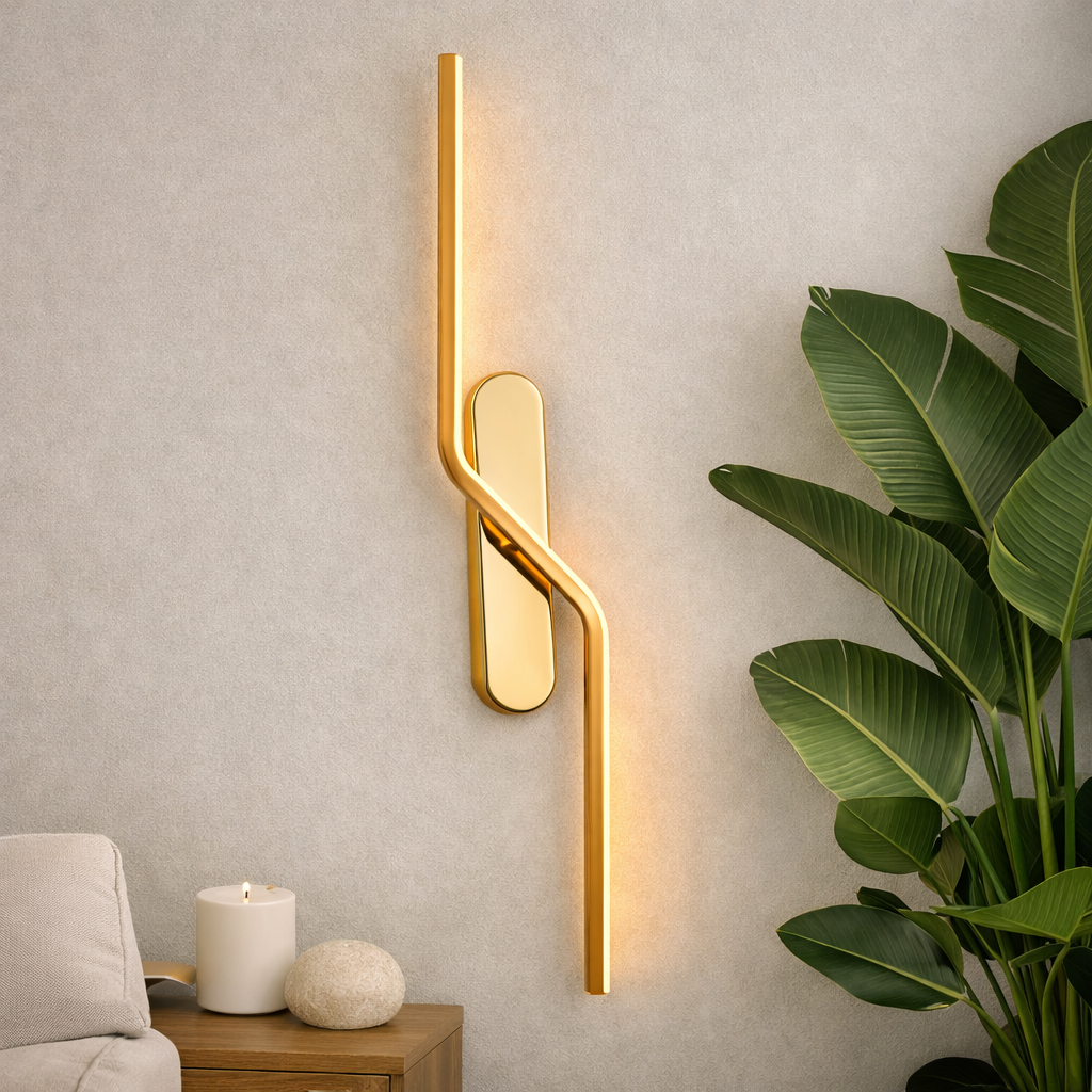 MINIMALIST GOLDEN WALL LIGHT