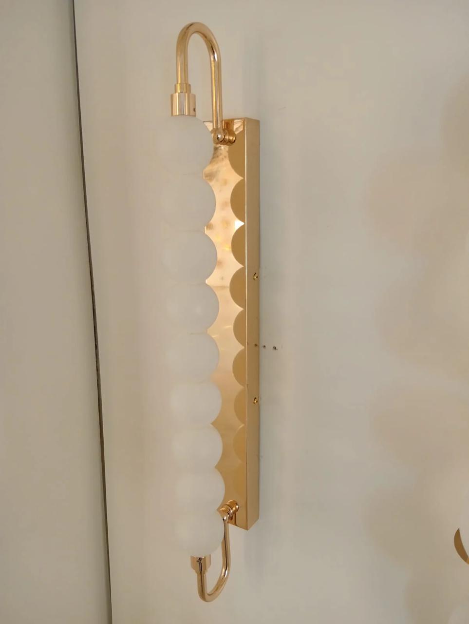 MINIMALIST PEARL WALL LIGHT