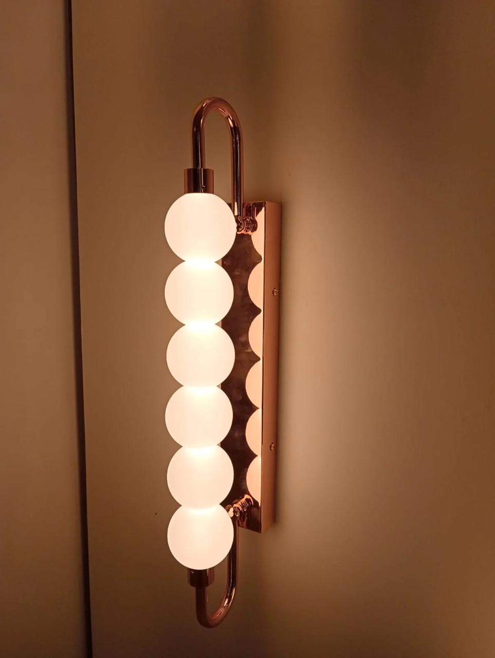 MINIMALIST PEARL WALL LIGHT