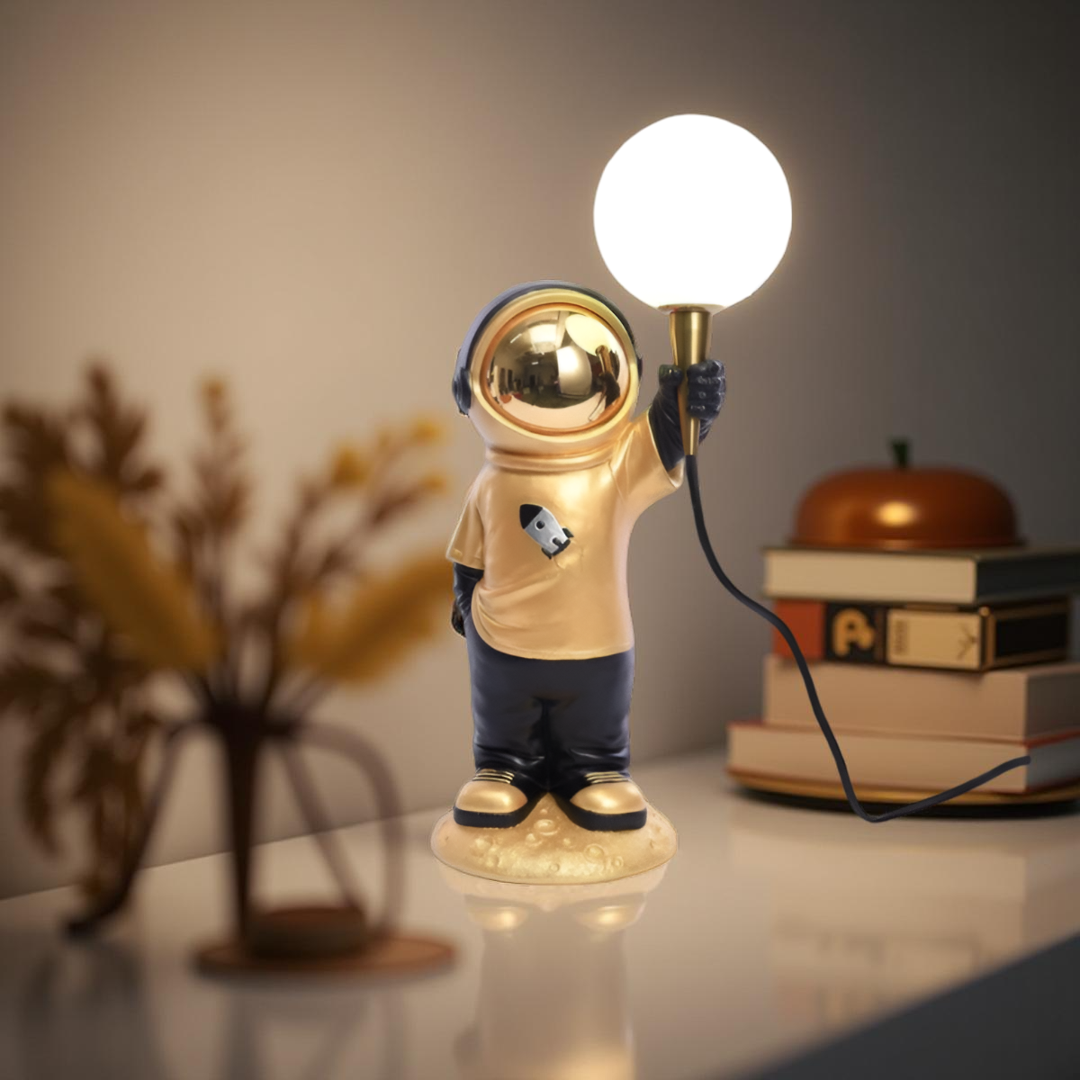 ASTRONAUT TABLE LAMP