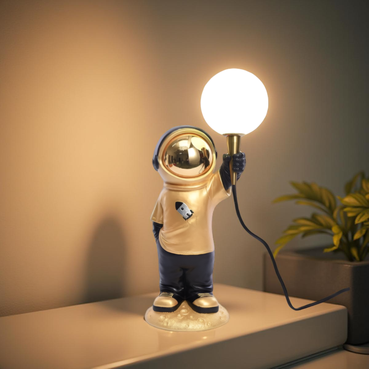 ASTRONAUT TABLE LAMP