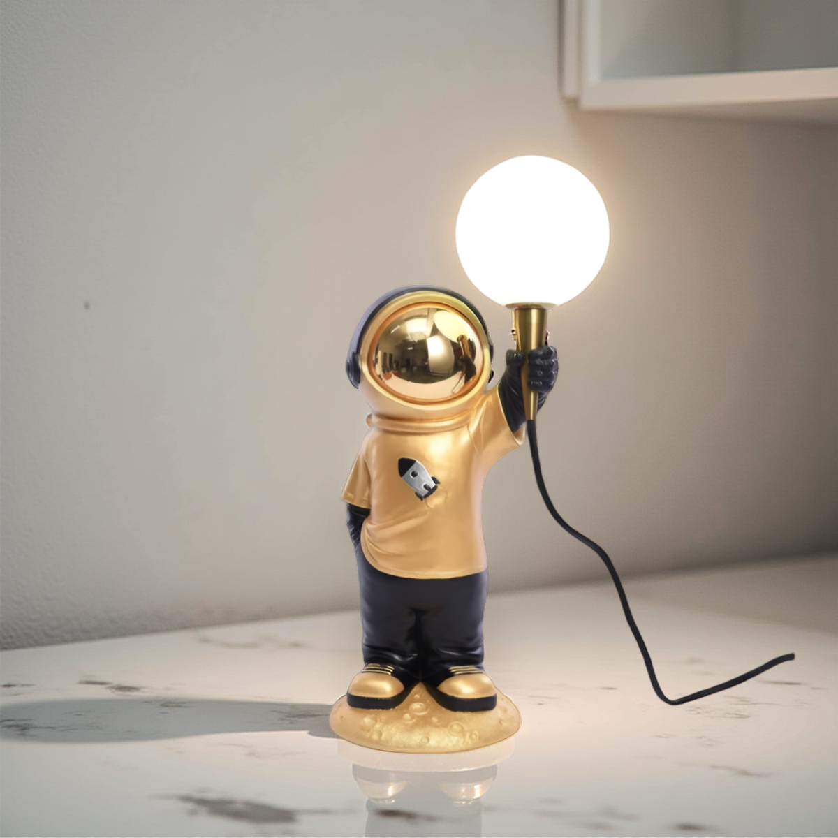 ASTRONAUT TABLE LAMP