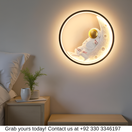 ASTRONAUT WALL LIGHT