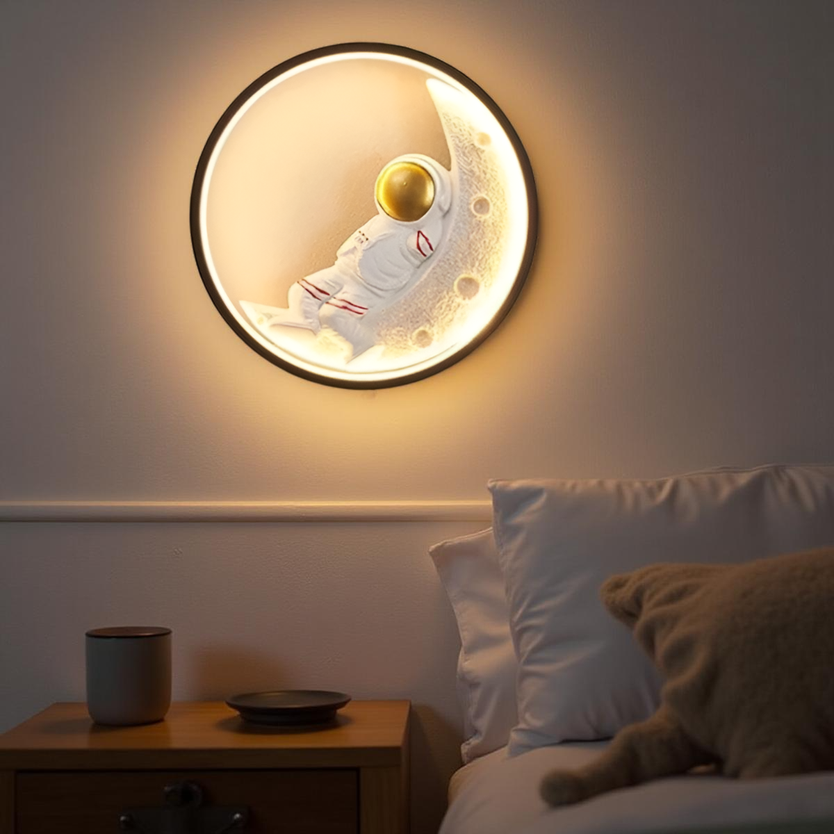 ASTRONAUT WALL LIGHT