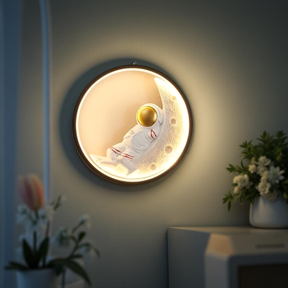 ASTRONAUT WALL LIGHT