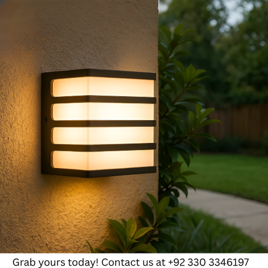 SQUARE OUTDOOR WALL LIGHT