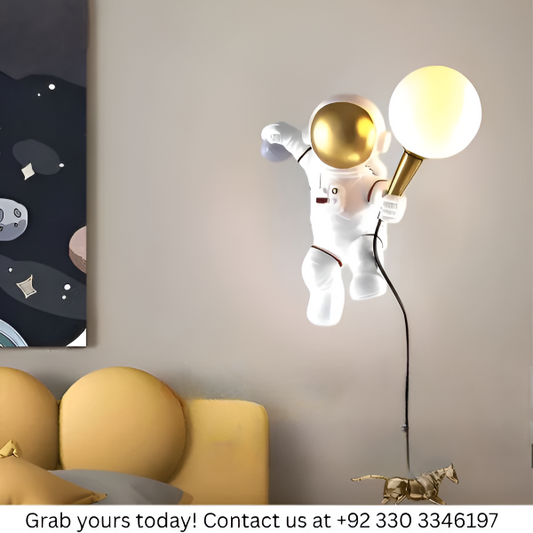 ASTRONAUT WALL LAMP